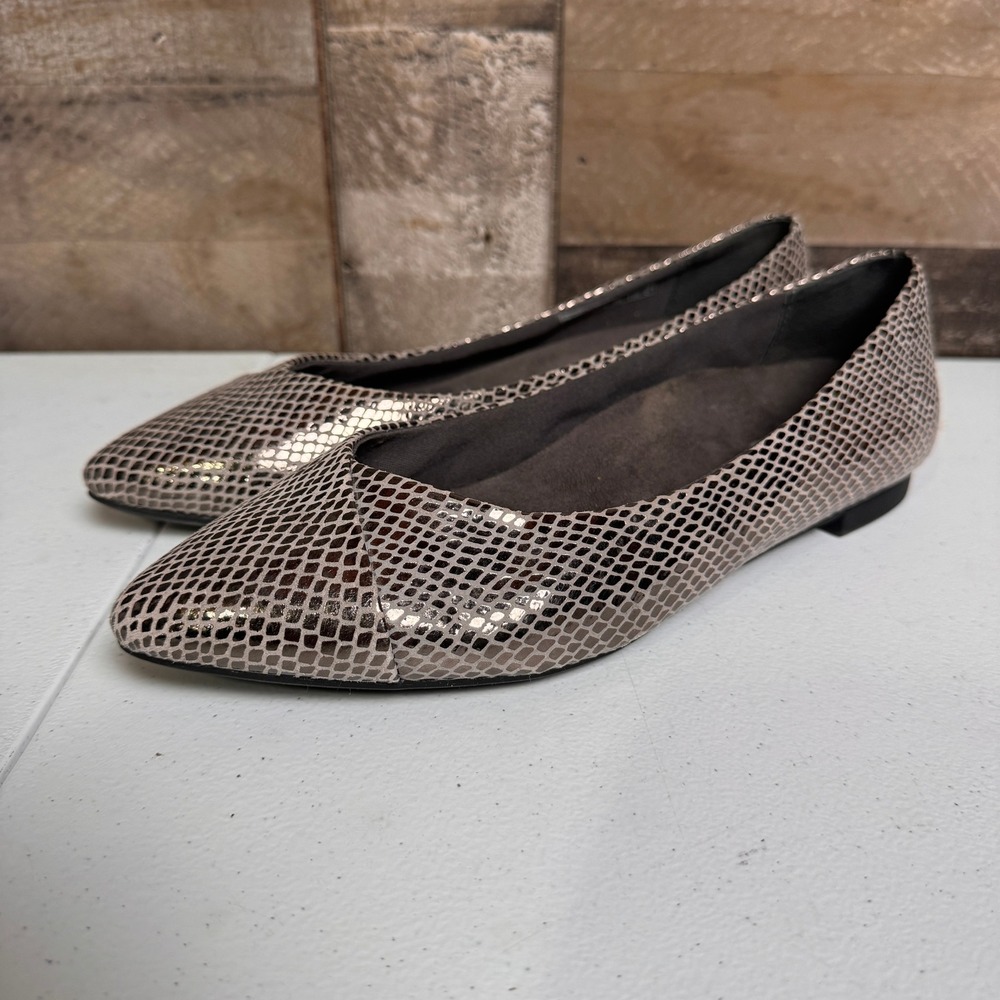 Vionic Caballo Flats Womens 7.5 Wide Pewter Metallic Snake Print Pointed Toe